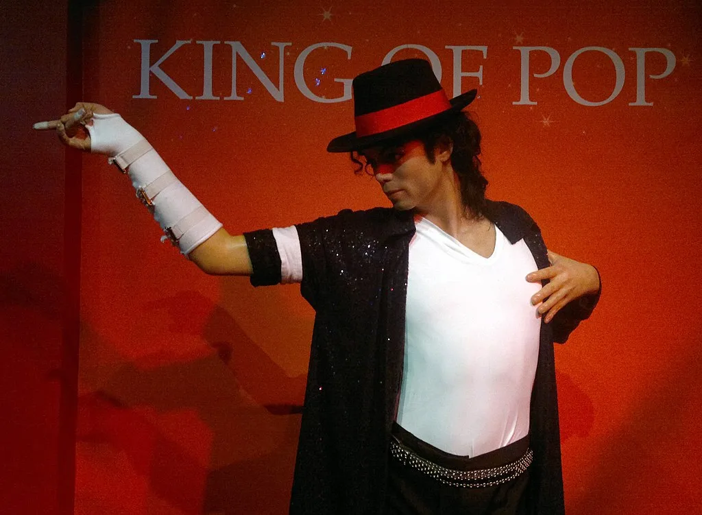 Michael Jackson al Madame Tussaud Museum. E poi nella classifica itunes album