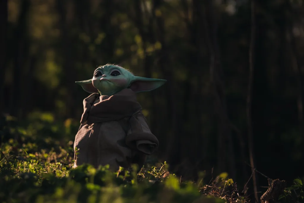 baby yoda da the mandalorian. se ti chiedi cosa vedere dopo the witcher questa è la risposta